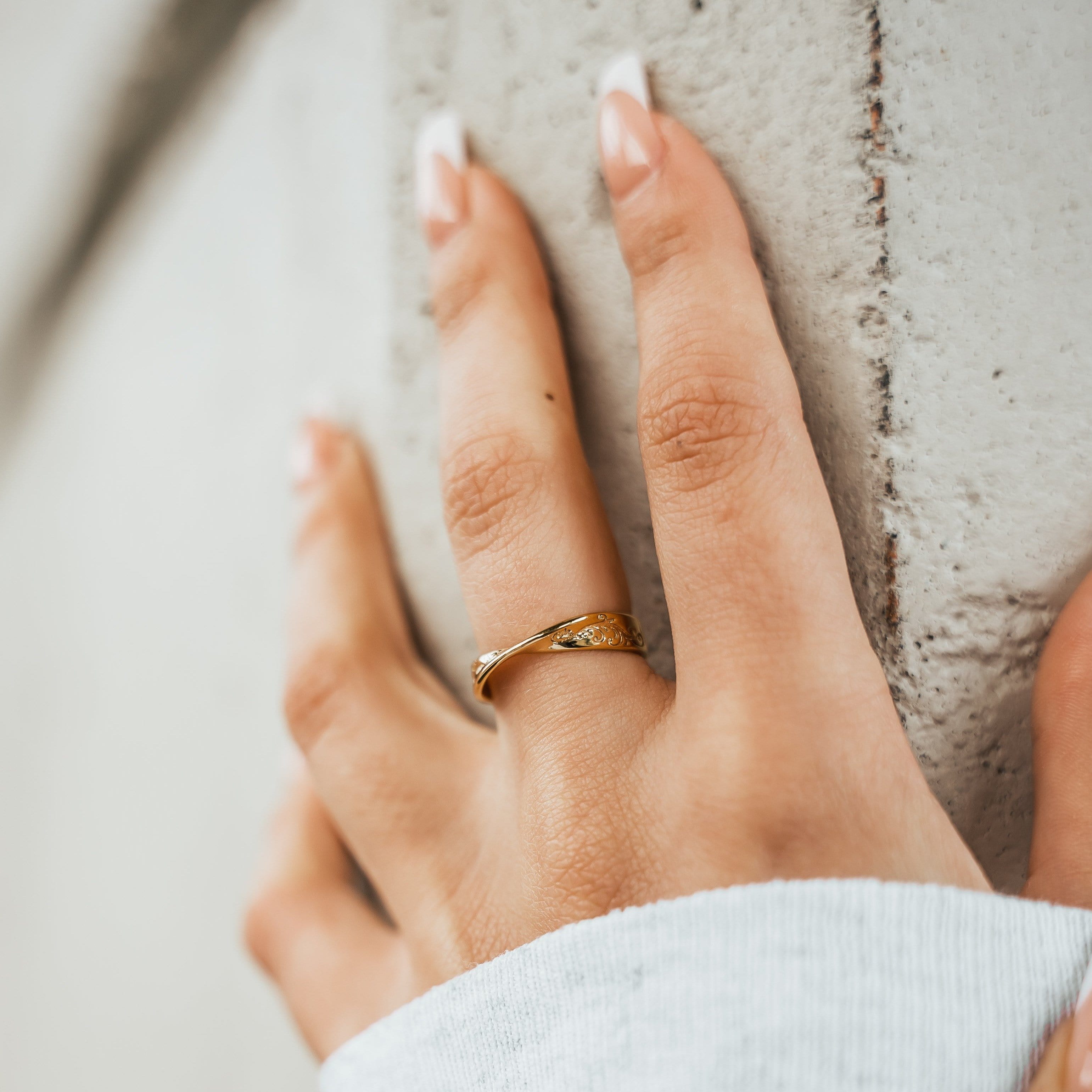 Stylish Tidal Wave Ring for Men & Women