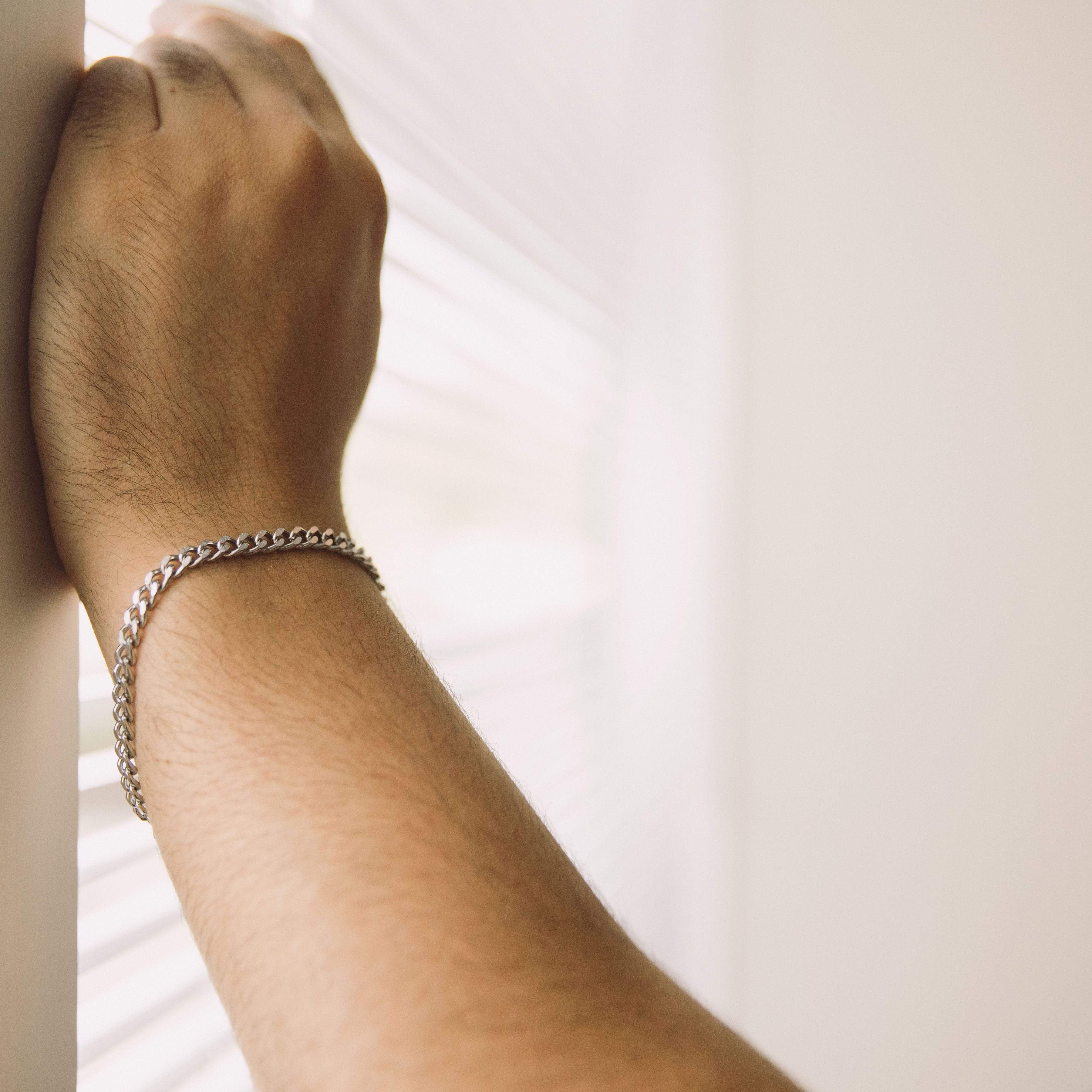 Stylish Curb Chain Bracelet for Everyday Wear