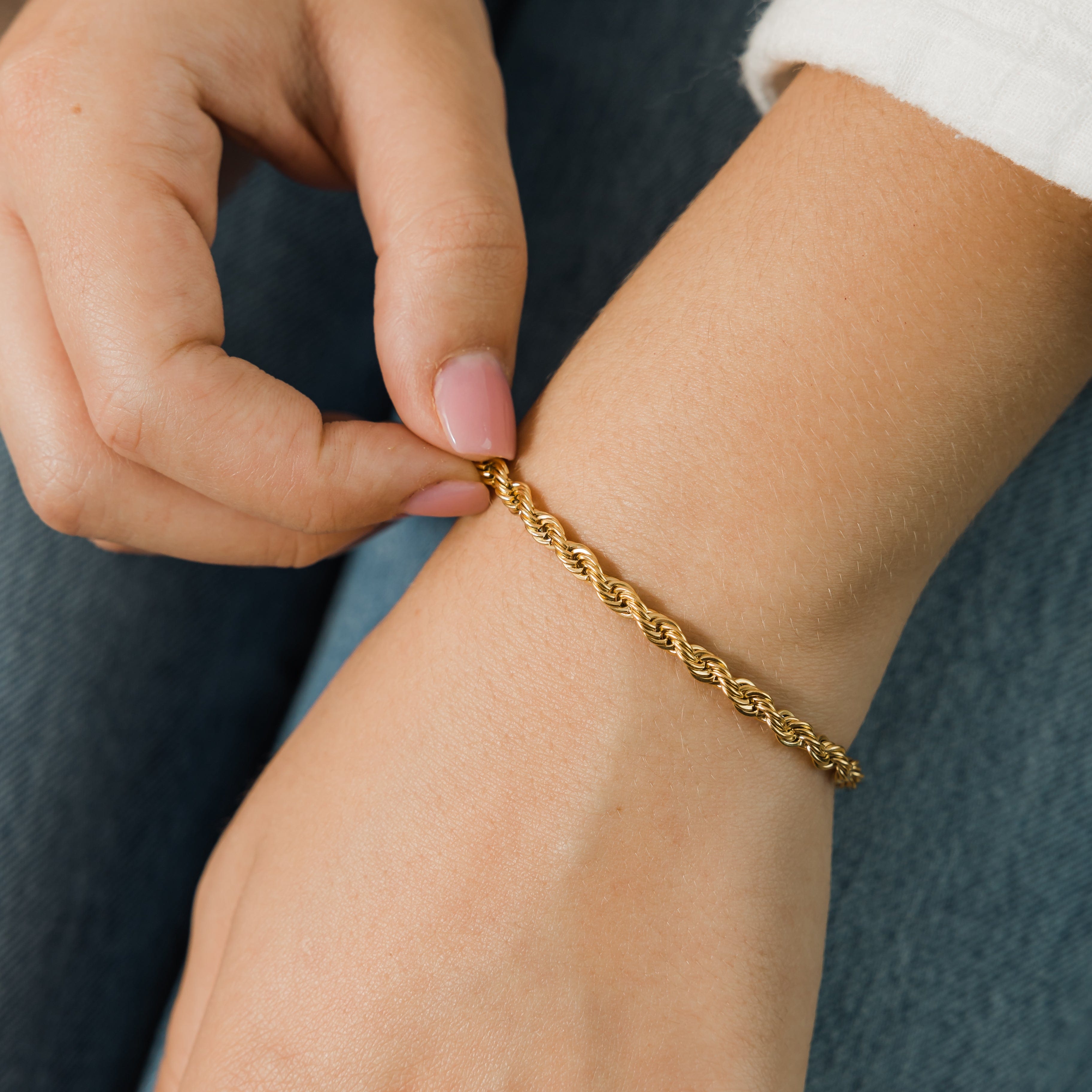 Stylish Women's Rope Bracelet – Everyday Essential