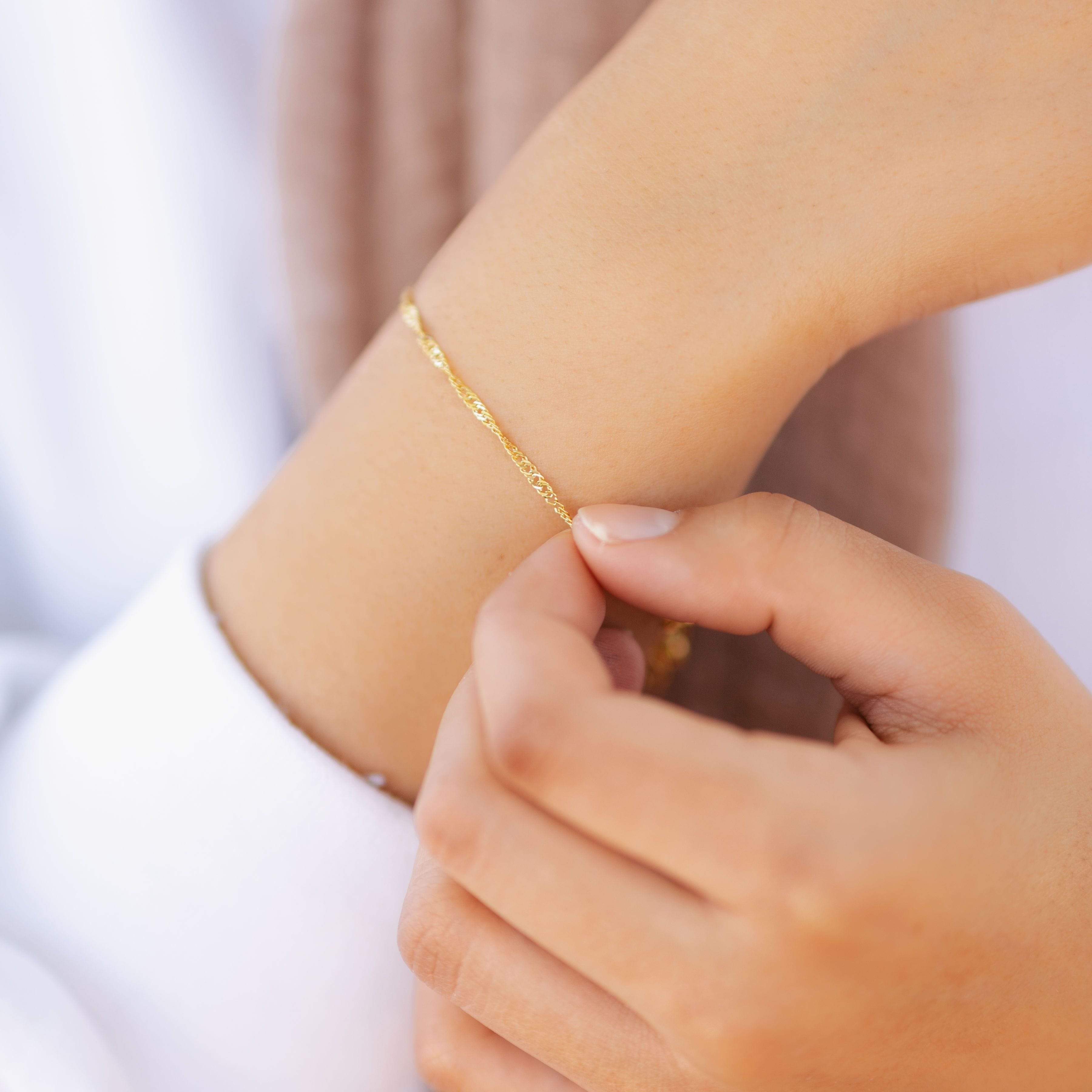 Stylish Twisted Chain Bracelet for Women