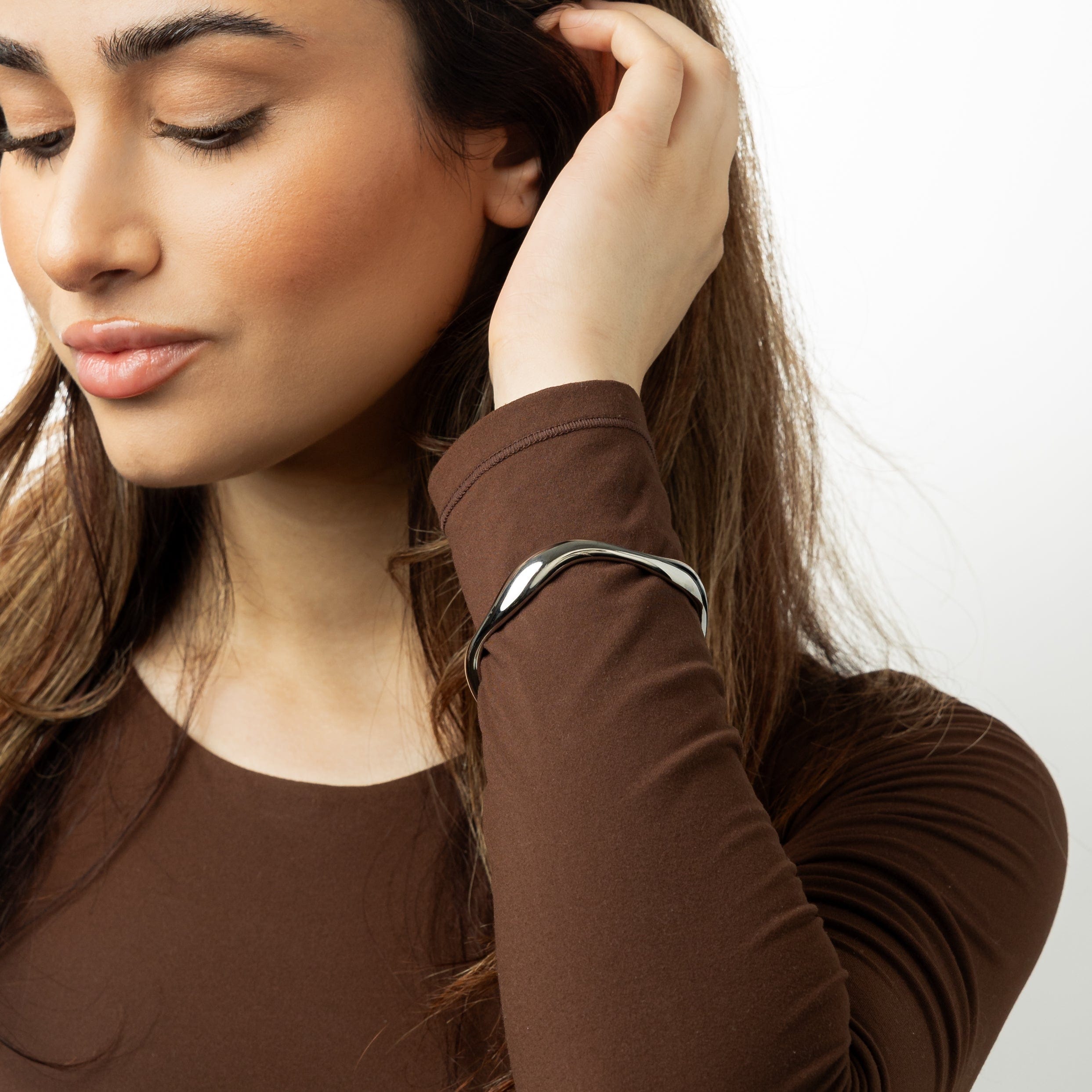 Stylish Wave Bangle Bracelet for Everyday Wear
