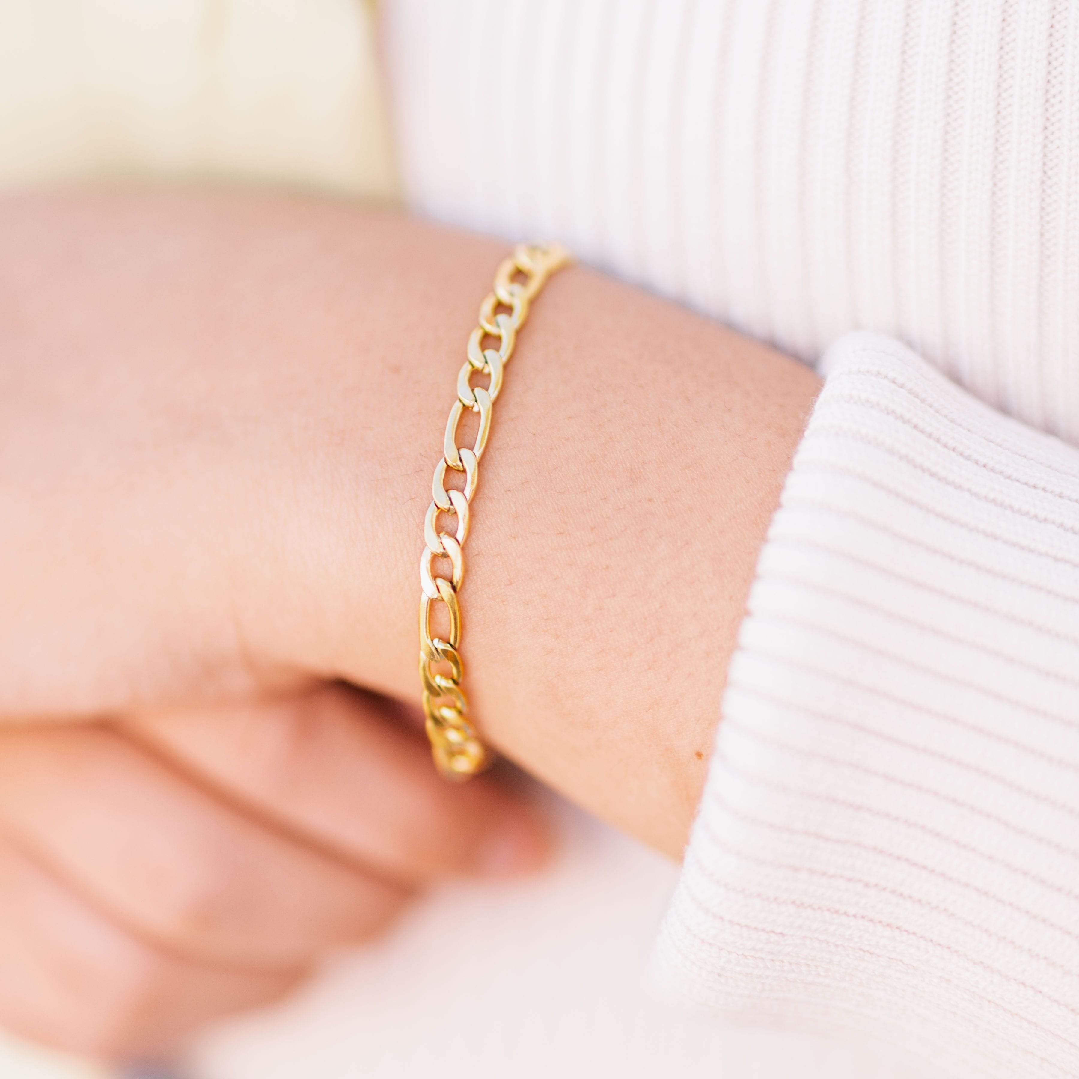 Stylish Figaro Chain Bracelet for Men & Women
