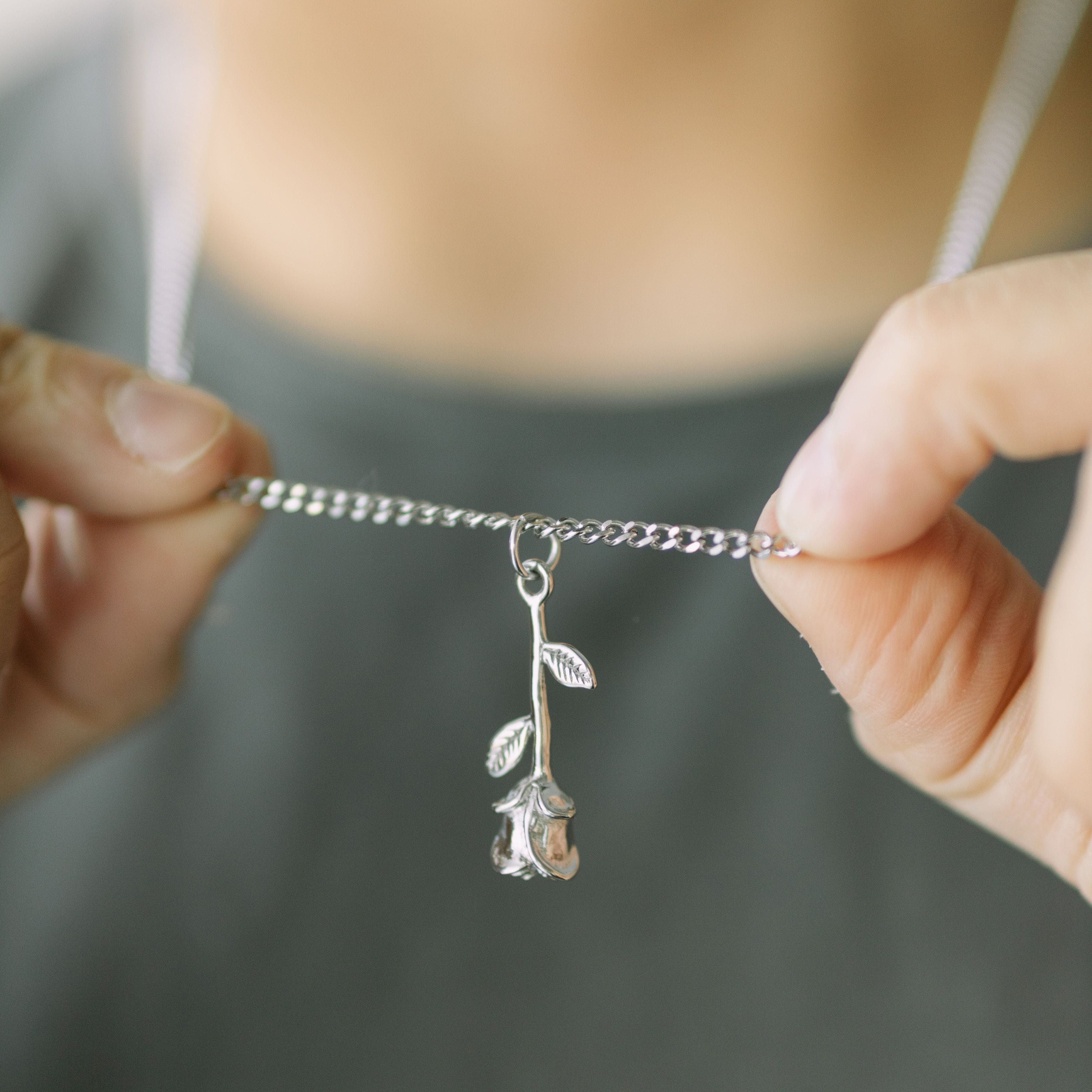 Men's Bloom V2 Necklace – Stylish & Modern