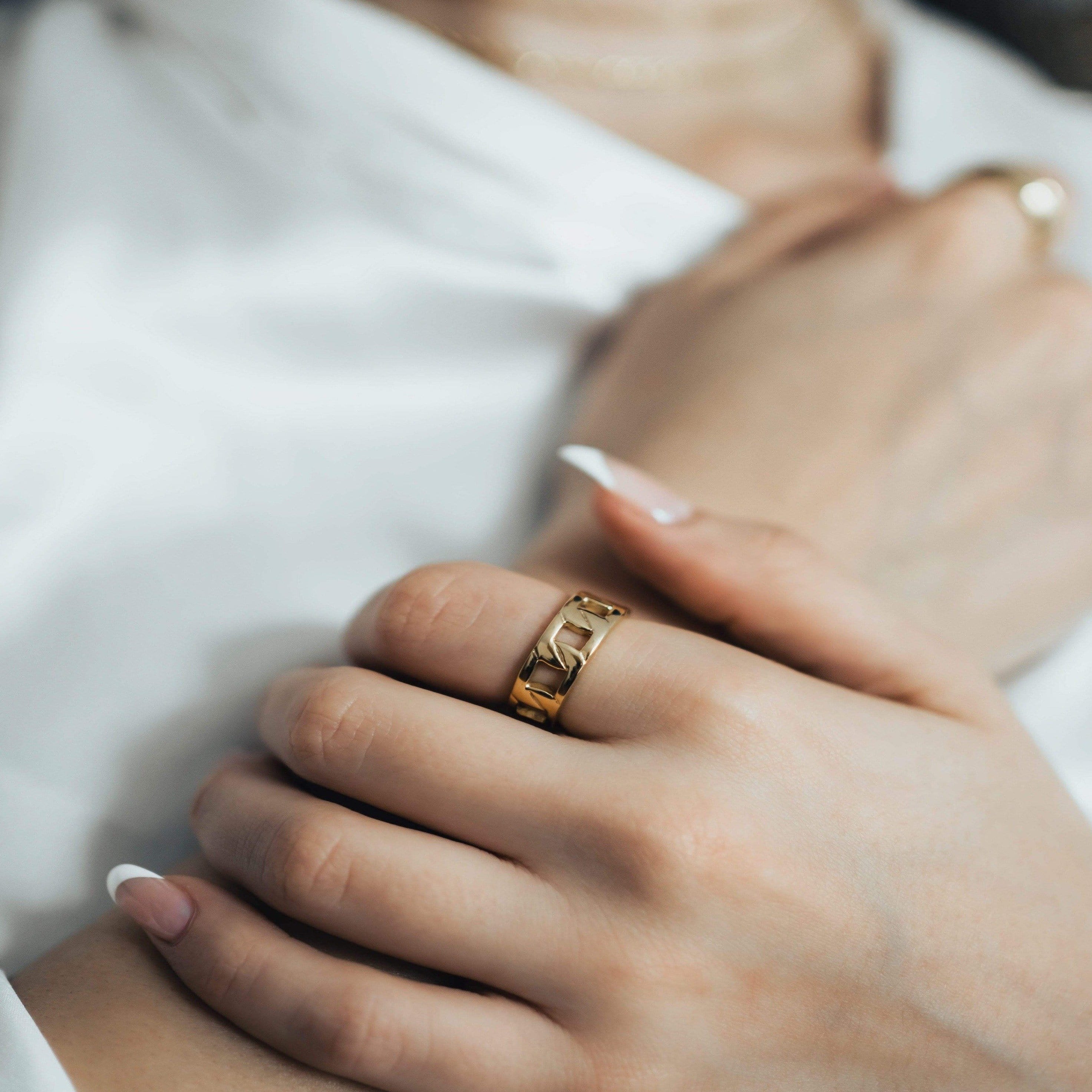 Women's Interlocking Band Ring