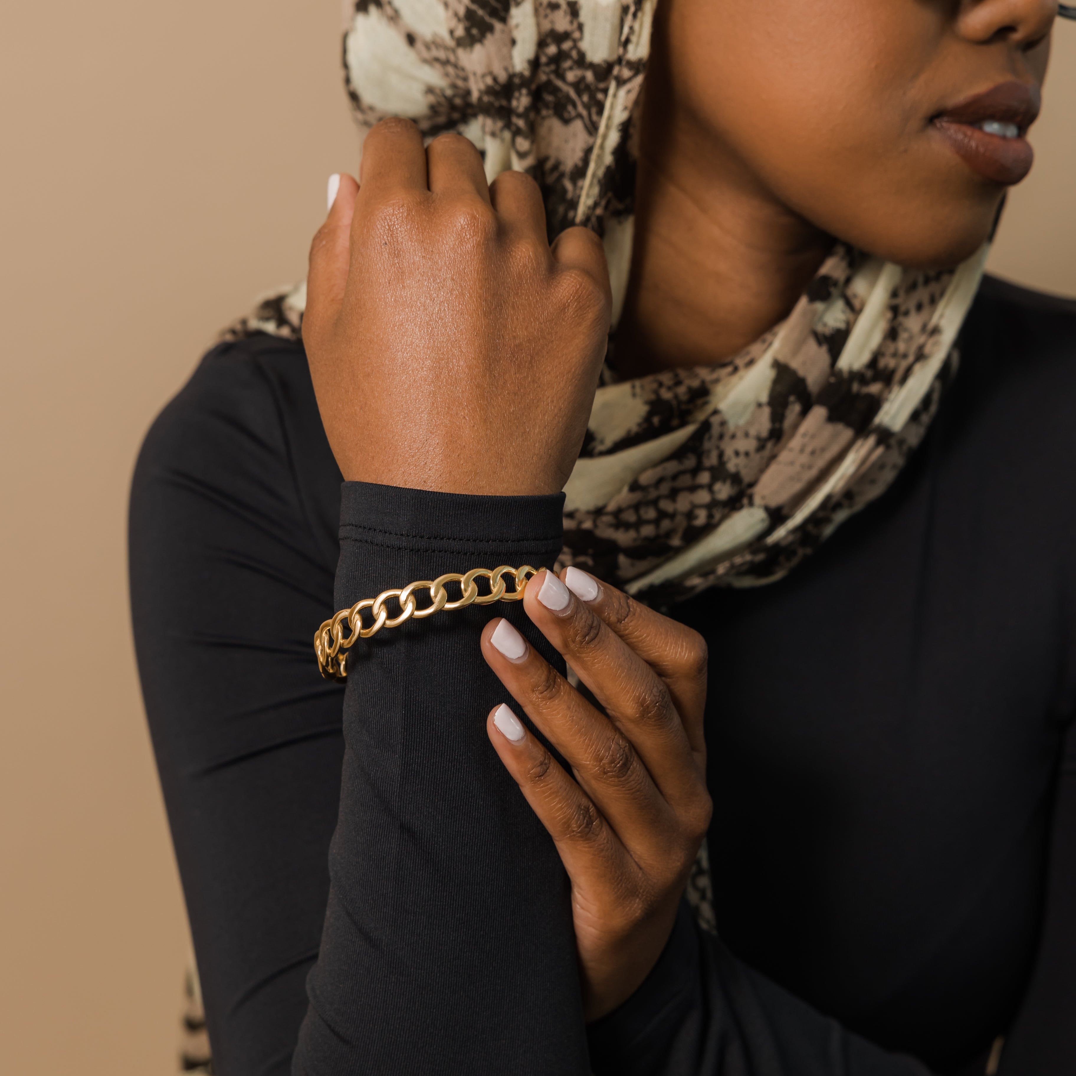 Stylish Interlock Bangle Bracelet