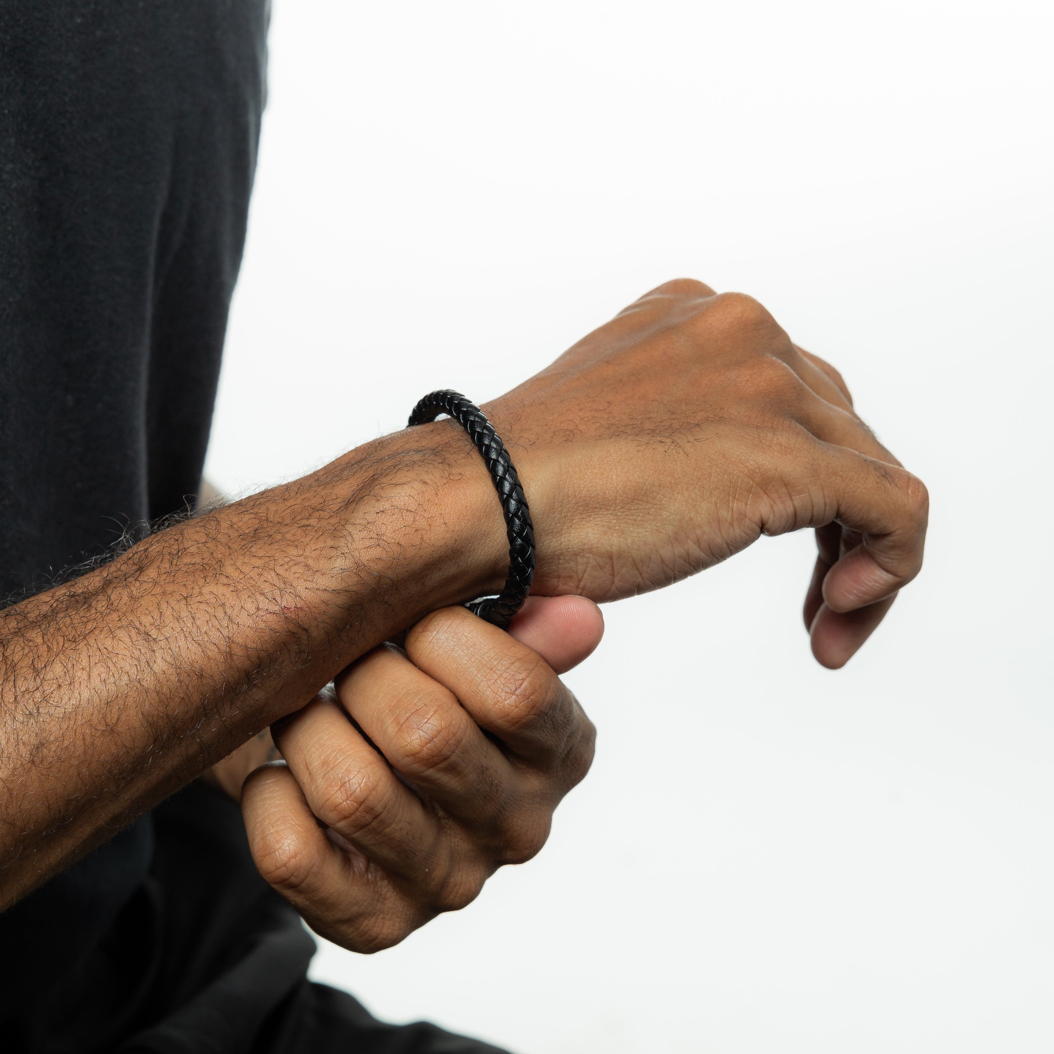 Men's Single-Strap Leather Bracelet – Classic Style