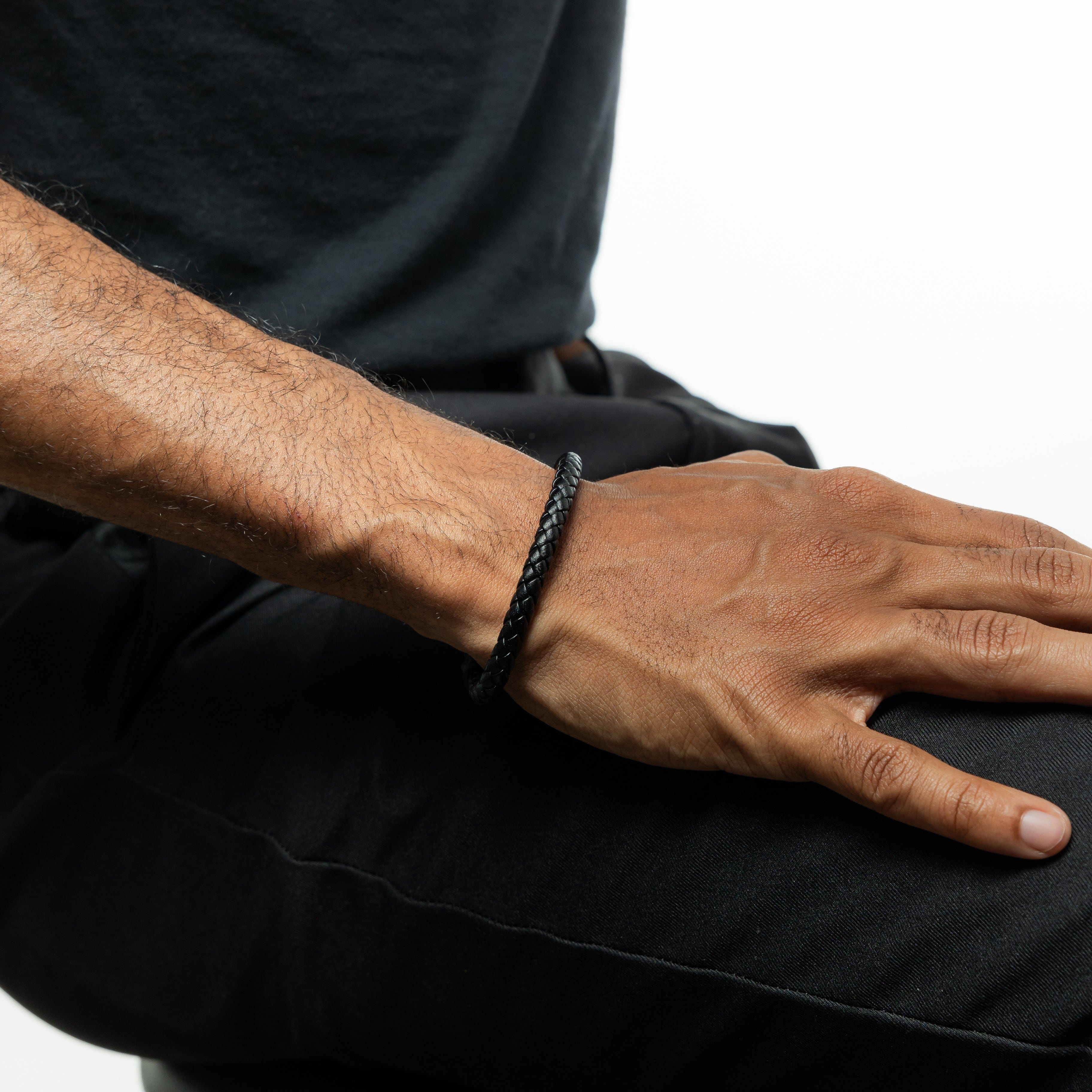 Men's Single-Strap Leather Bracelet – Classic Style