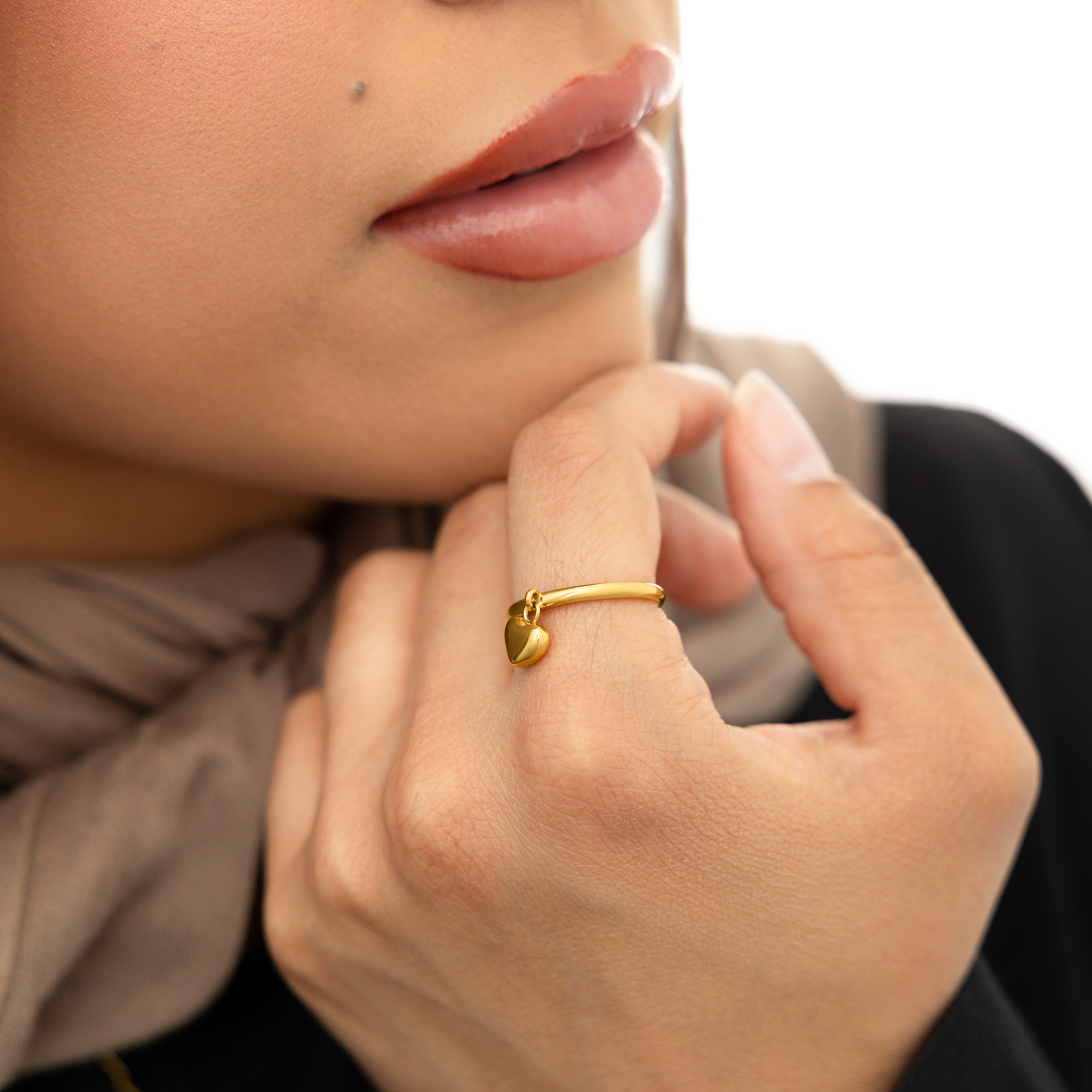 Heart Loop Ring – Elegant Minimalist Jewelry
