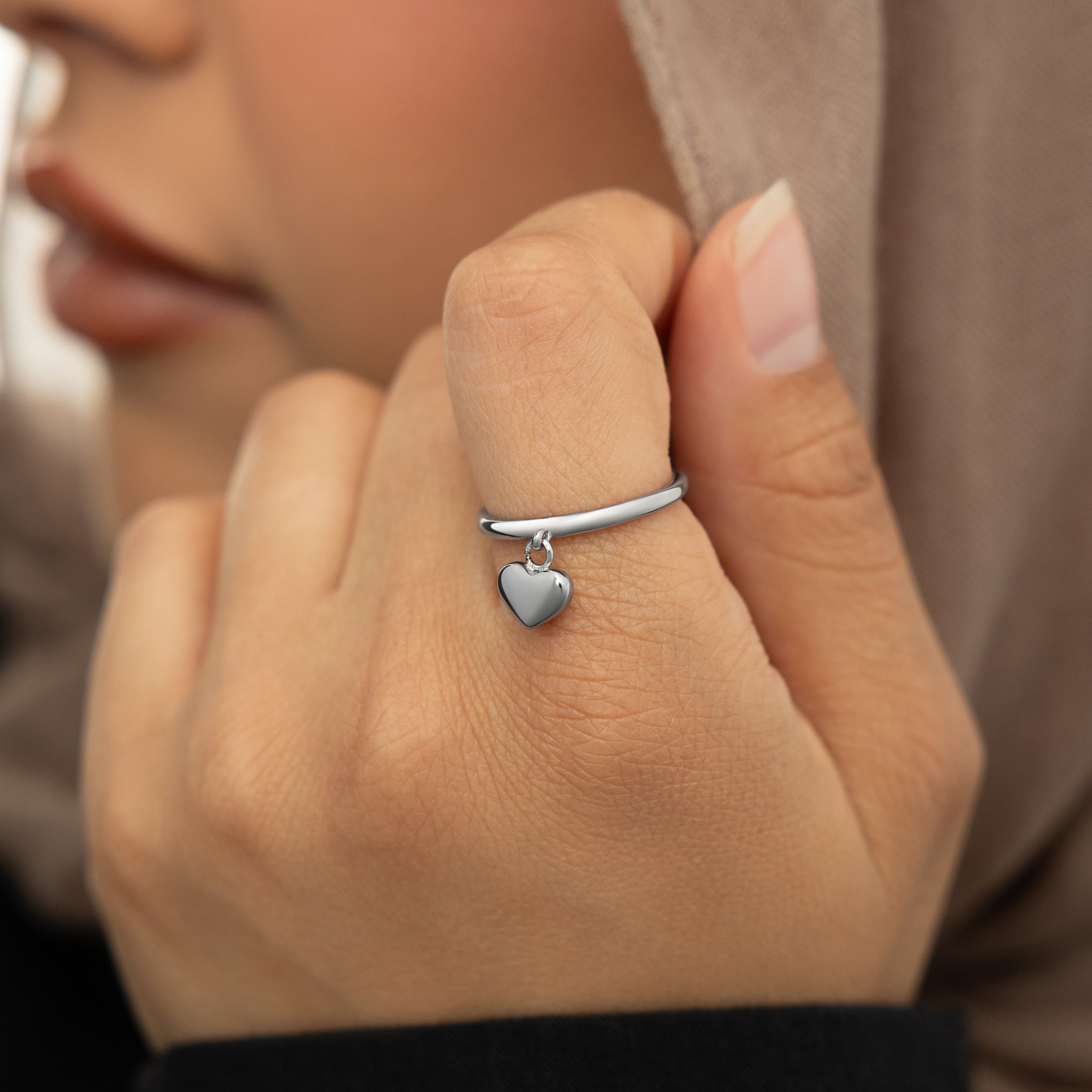 Heart Loop Ring – Elegant Minimalist Jewelry