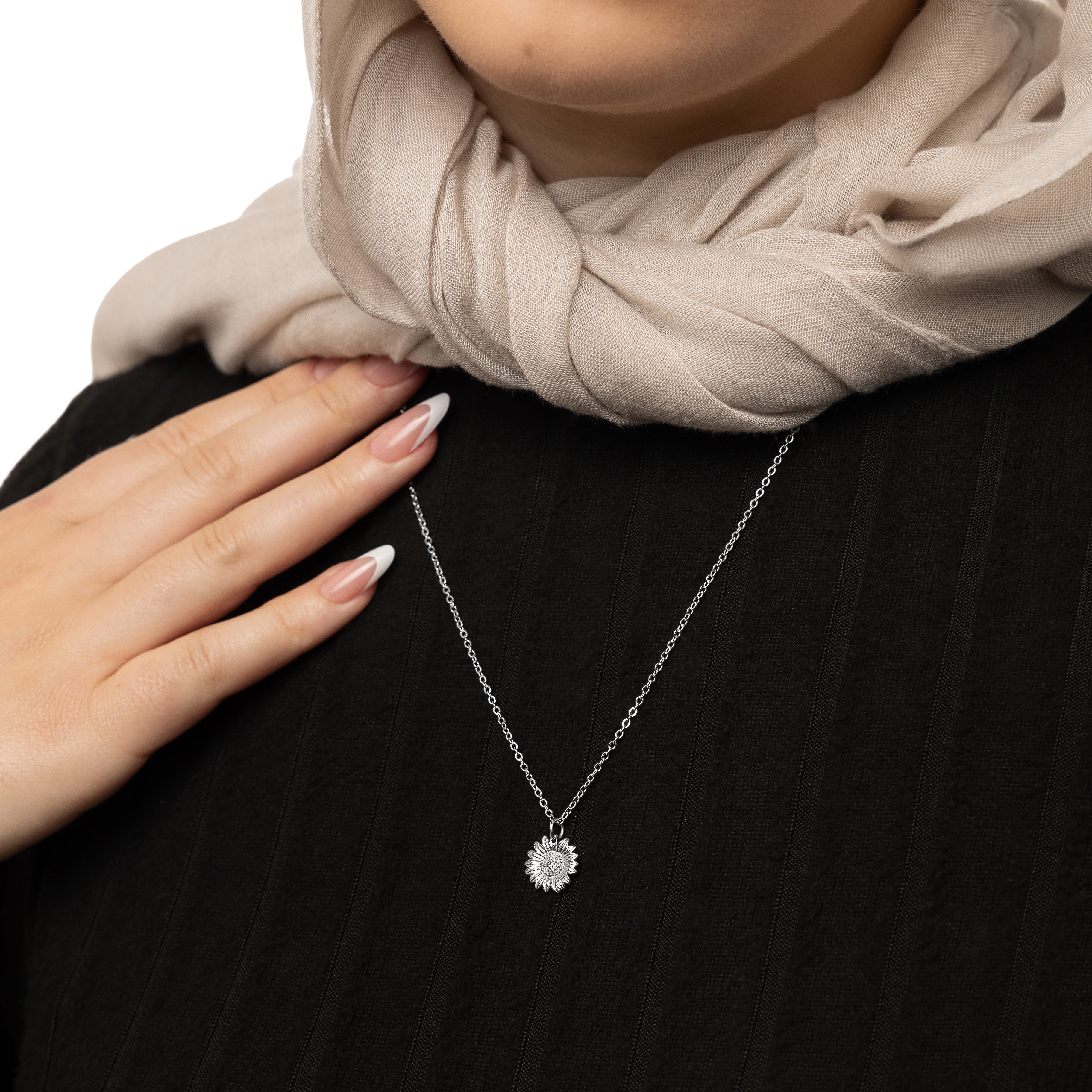 Elegant Sunflower Pendant Necklace