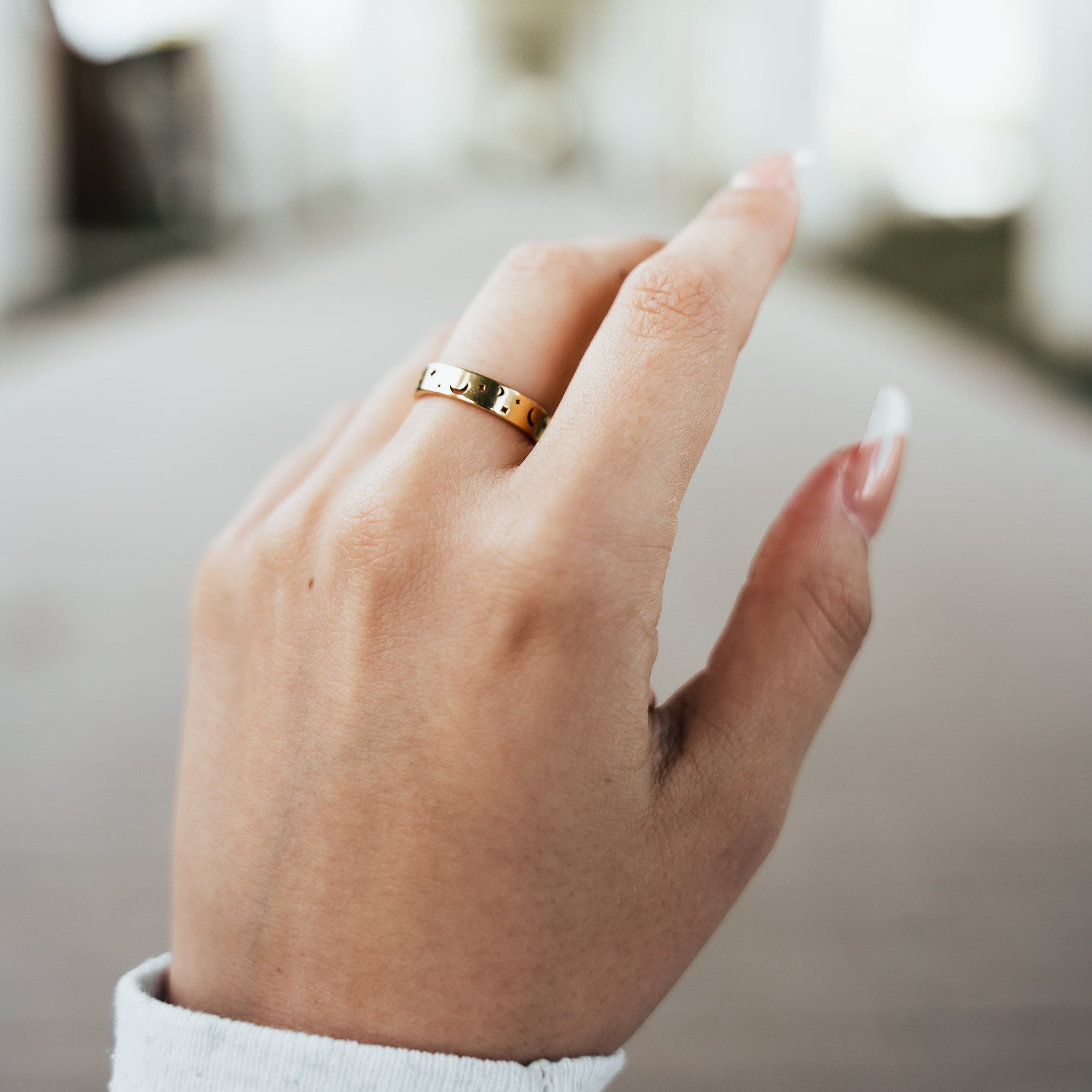Stargazer's Ring – Celestial-Inspired Jewelry